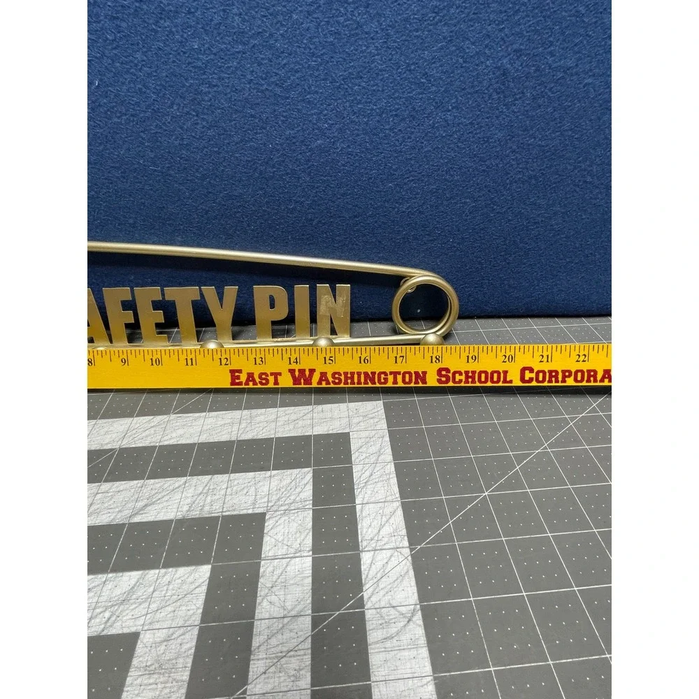 Gold Oversized Safety Pin Wall‎ Decor Metal Key Jewelry Rack 18.5 Inch